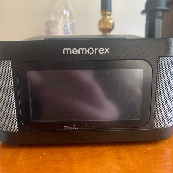 Memorex Portable Audio & Video Memorex Mc843 2 Usb Charging Alarm